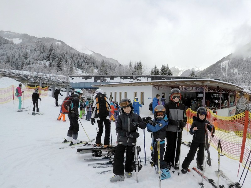 De kids staan te popelen bij het Dalstation van Skigebied Lermoos