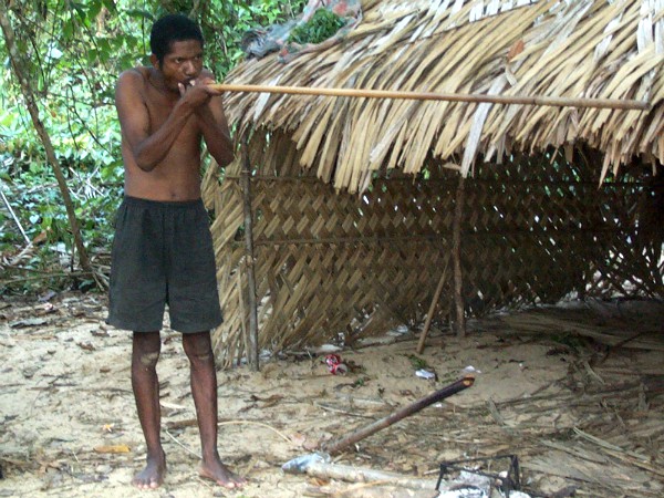 Blaaspijp schieten bij de Orang Asli