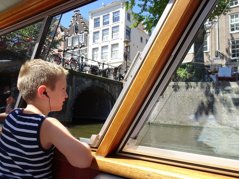 Luisterend naar het verhaal bekijken we de grachtenpandjes