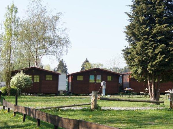 De blokhutten op de camping aan de Ourthe