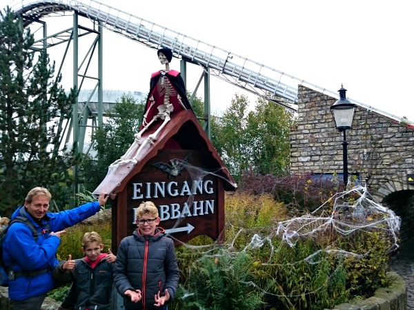 De mannen voor hun favoriete Bobbaan in Heidepark