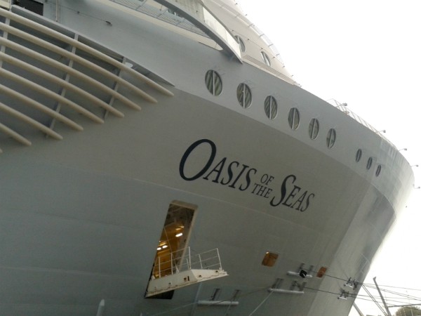 De boeg van de Oasis of the Seas