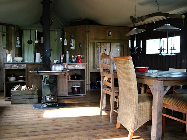 Het interieur van de Boerenbed-tenten