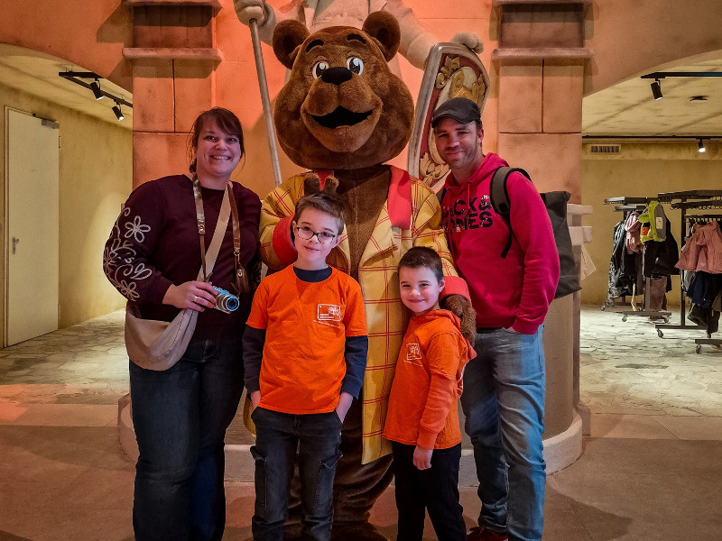 Conchita met haar gezin op de foto met Ollie B Bommel