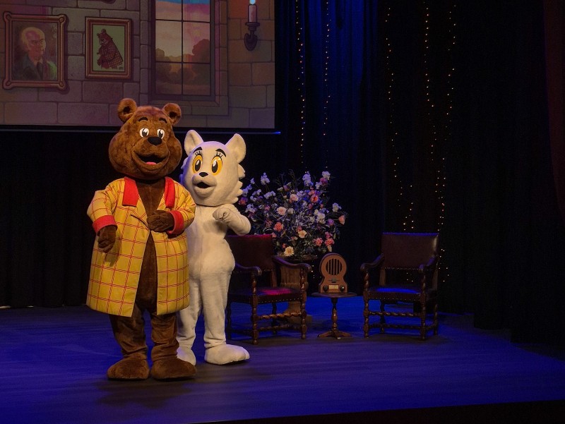 De Heer Ollie B Bommel en Tompoes in hun eigen theater