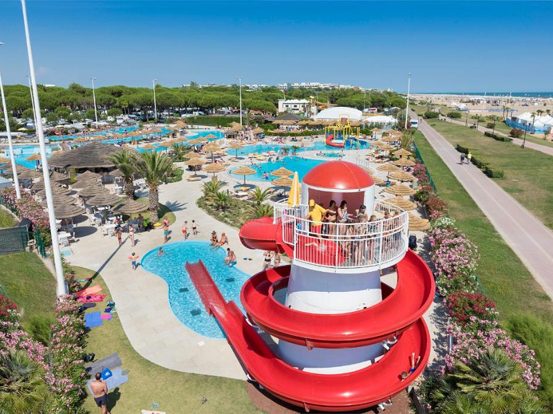 Het Italiaanse hotel Turistico Internazionale in Bibione is zowel hondvriendelijk als kindvriendelijk.