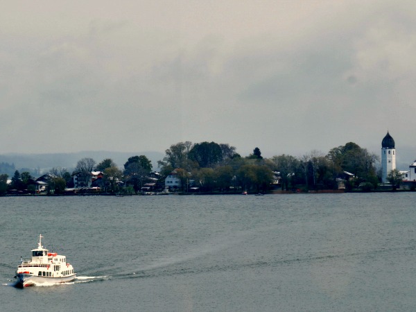 Boot komend van het vrouweneiland in de Chiemsee