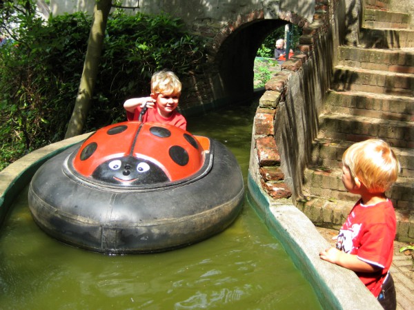 Bootje varen bij Sprookjeswonderland in Enkhuizen