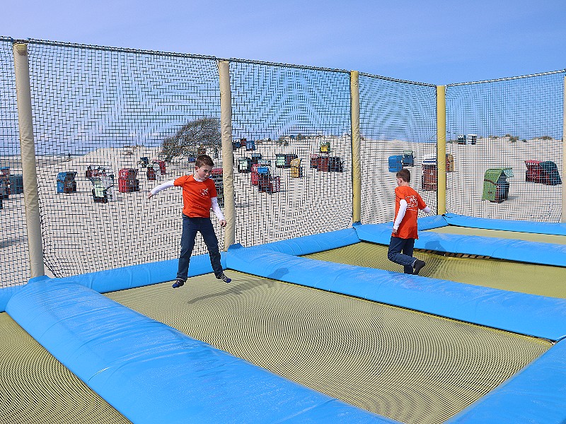 Een trampolinepark op het strand, hoe gaaf is dat?