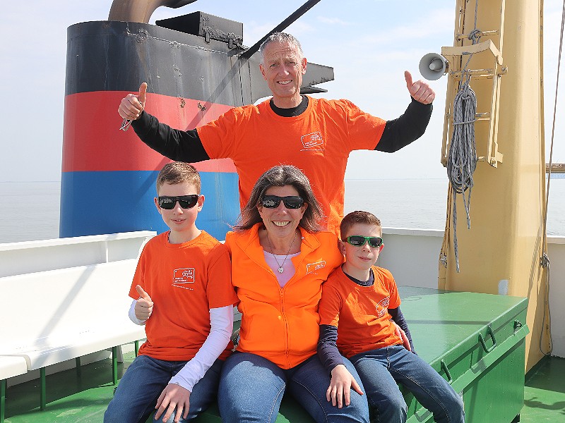 De reis per veerboot is al een avontuur op zich voor de kids!