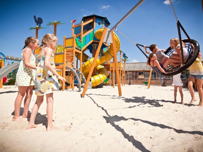 Kids hebben plezier in de speeltuin van de Boshoek