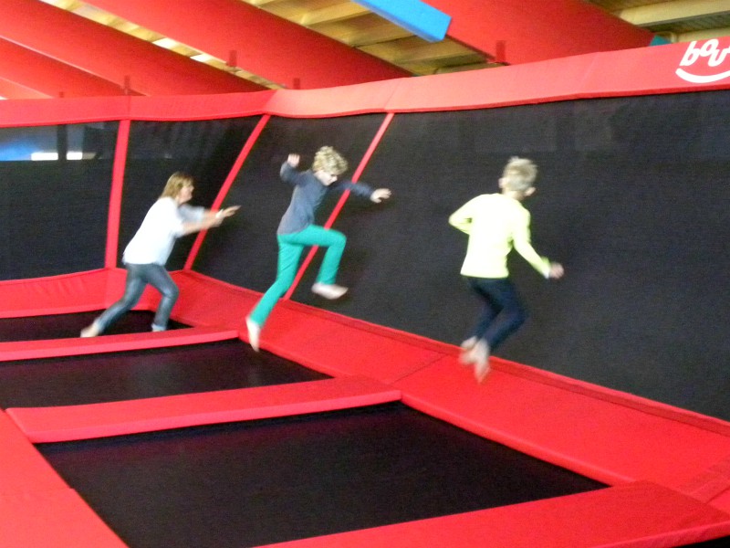 Lekker trampolinespringen in de Bounz-hal