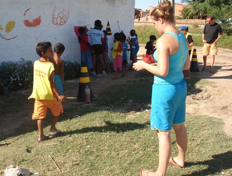 Met lokale kinderen