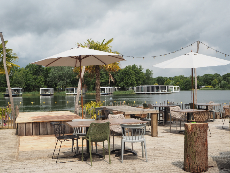 Beachbar op vakantiepark BreeBronne