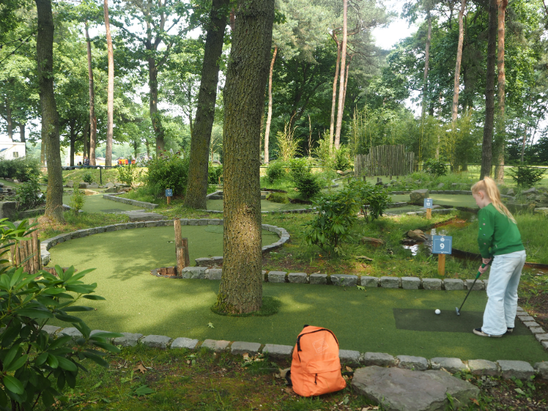 Midgolfen op het groene vakantiepark BreeBronne