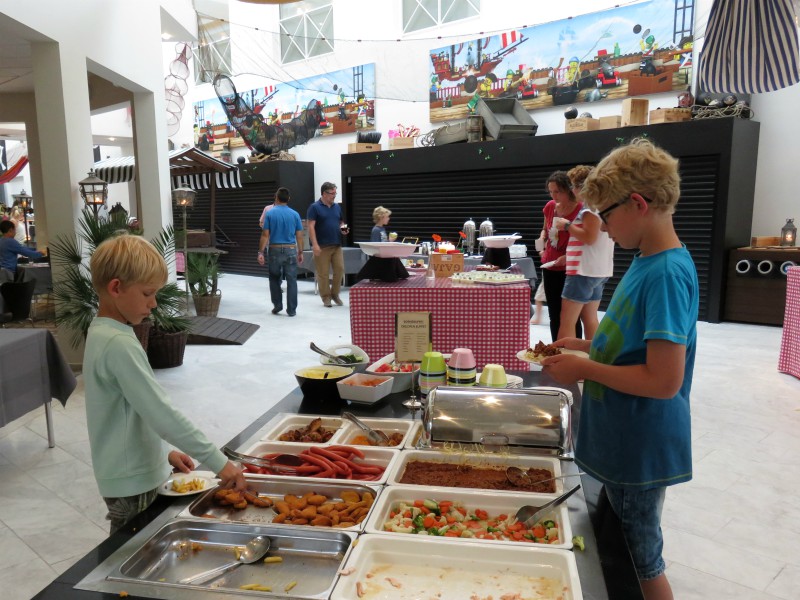 Het buffet in het Legoland Hotel