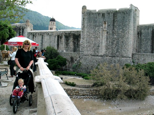 Met de wandelwagen bij Dubrovnik