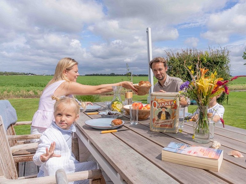 Buiten eten met weids uitzicht