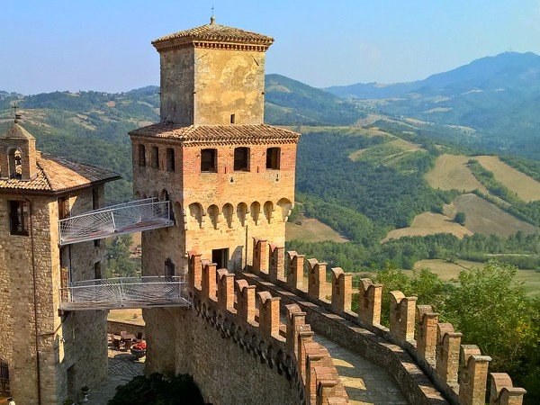 Burcht Vigoleno in het prachtige landschap van Emilia Romagna