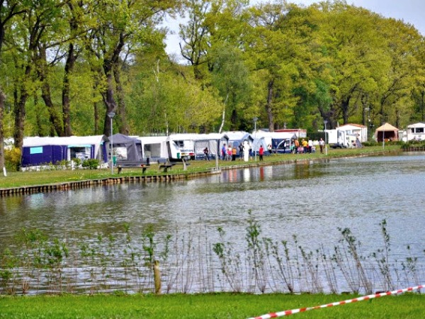 Zwemvijver op camping Berkenstrand