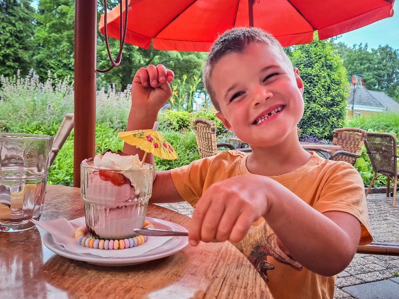 Een lekker ijsje toe na een heerlijke pannenkoek