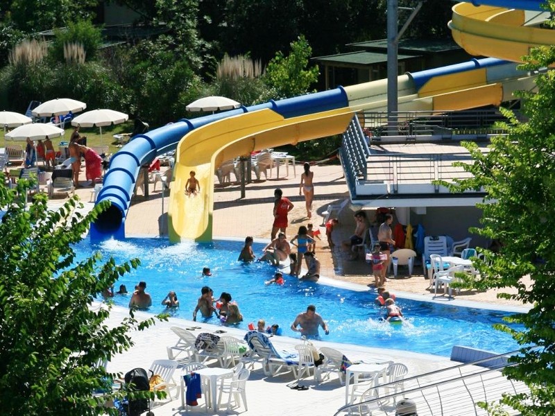 Camping met aquapark, waterglijbanen en aan het strand