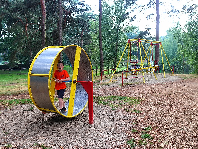 Nostalgisch speelplezier in de speeltuin van De Heldense Bossen