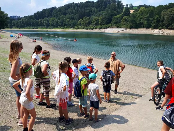 animatie op het strand van de hennesee