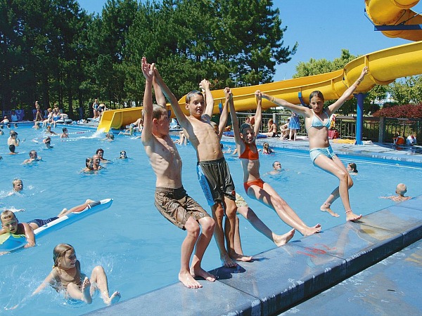 Het zwembad bij kustpark Nieuwpoort