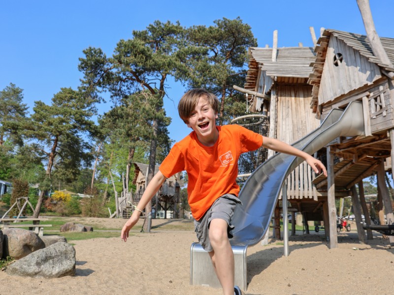 Kinderen kunnen overal lekker spelen op de grote camping Samoza