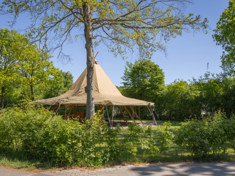De tent waar de animatie bij lekker weer in plaatsvindt
