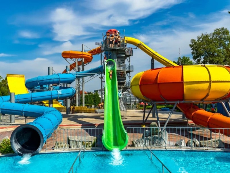 glijbaan in het zwembad