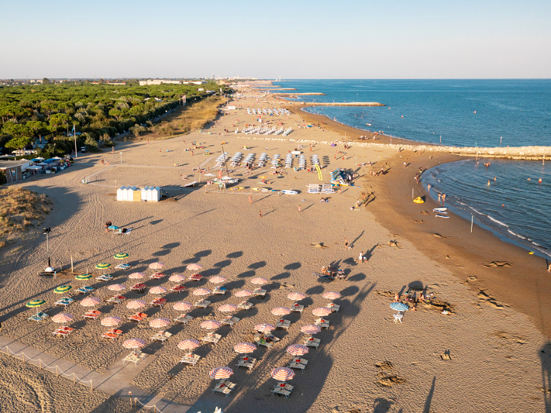 Het rustig aflopende, kindvriendelijke strand bij camping Union Lido