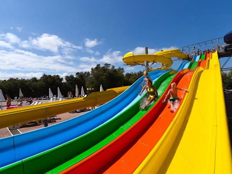 Roetsj van één van de glijbanen in het waterpark van camping Villaggio Isamar!