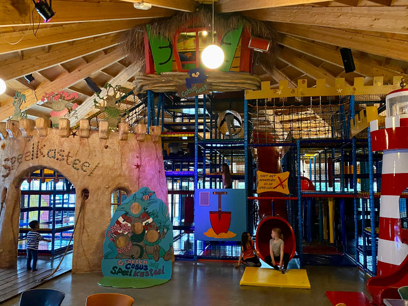 Op zoek naar Cobus in zijn speelkasteel