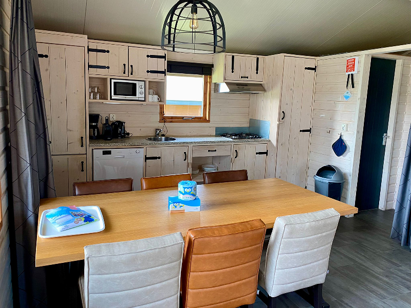 De keuken in onze Rheezerlodge Deluxe