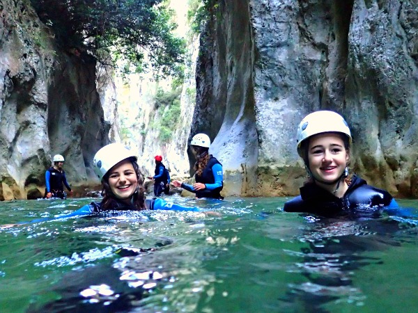 Canyoning is een supergave activiteit in de rivier Aude