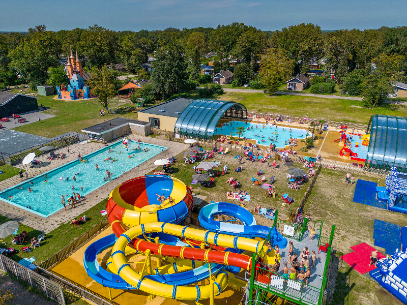 Capfun het Eibernest buitenbad met glijbanen