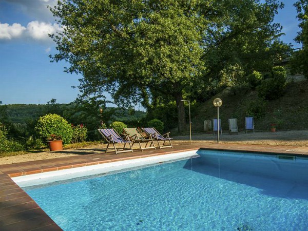 zwembad van Casale le Crete