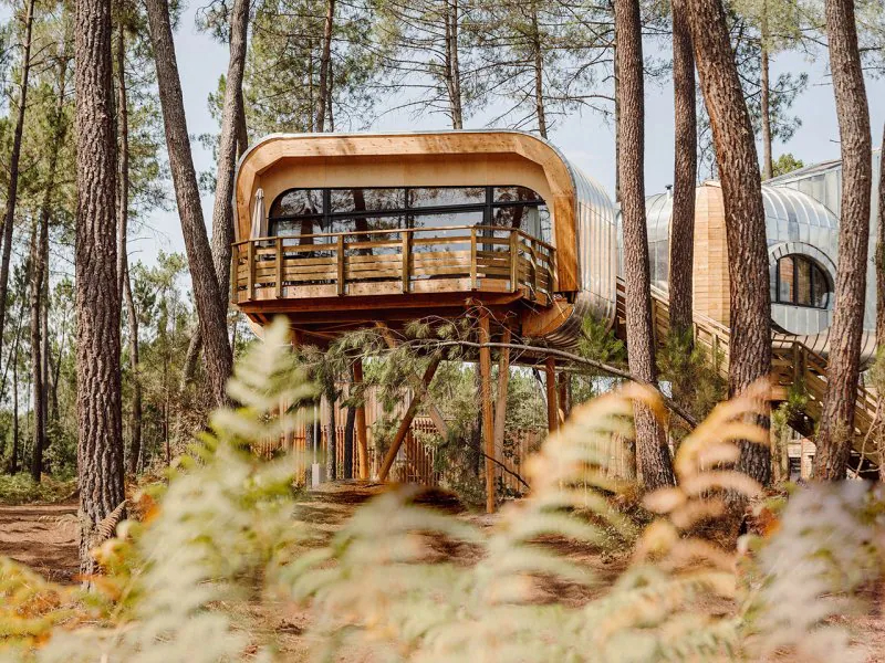 Het moderne en luxe boomhuis op het Franse Center parcs in Landes des Gascogne, Zuid Frankrijk