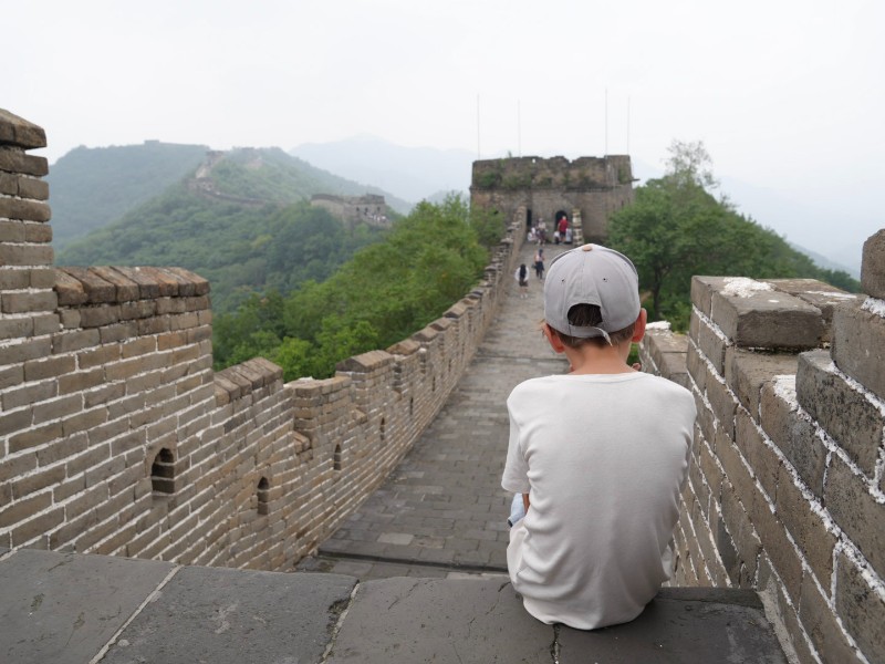 Mijn zoon Quinn op de Chinese muur