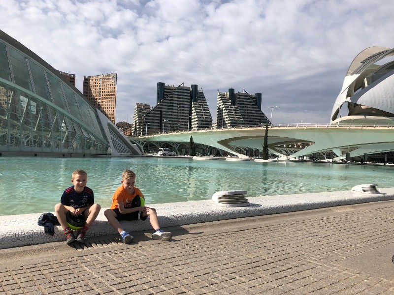 Even chillen bij Ciudad de las Artes y las Ciències