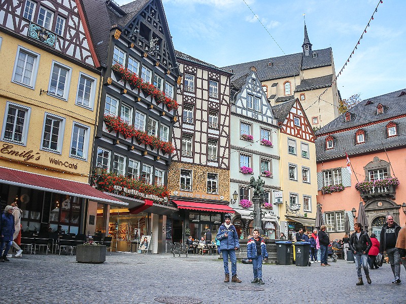 Het gezellige centrum van Cochem met vakwerkhuizen
