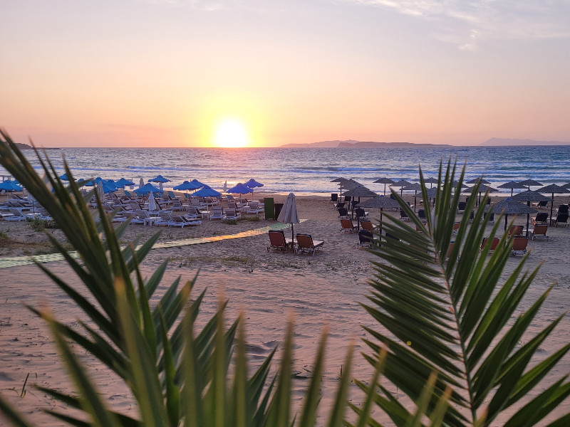 Zonsondergang bij Agios Stefanos Beach op Corfu Zonsondergang bij Agios Stefanos Beach op Corfu