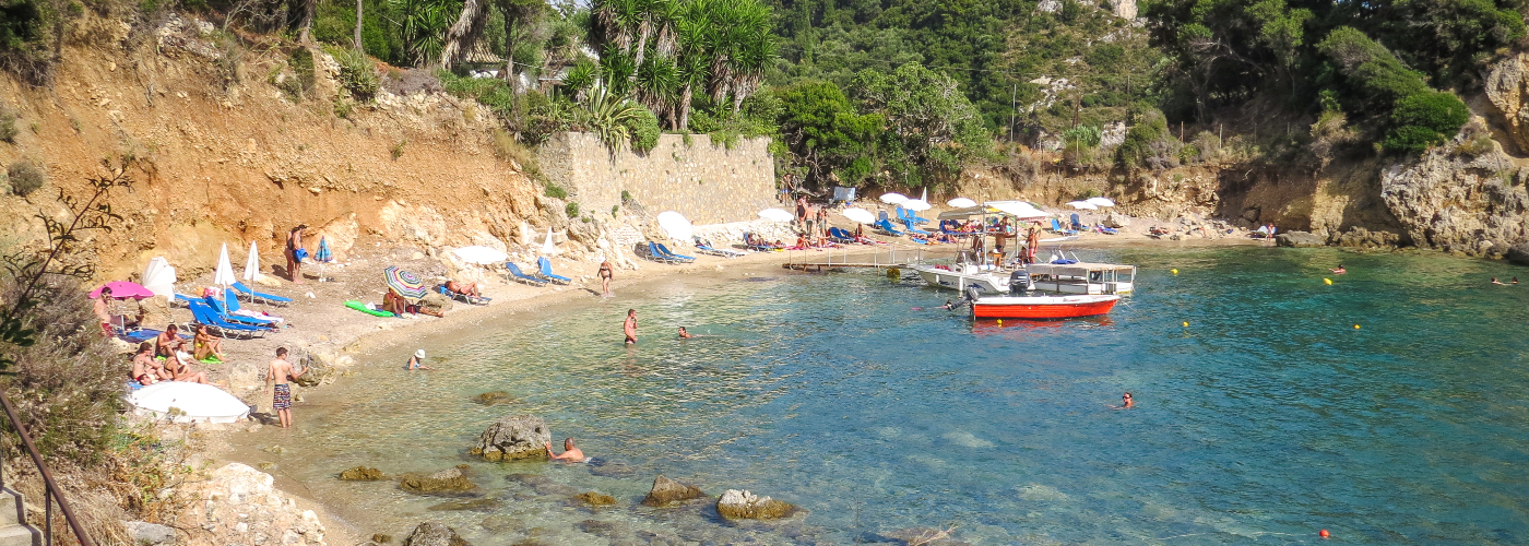 Charmant Grieks strandje op Corfu, Griekenland