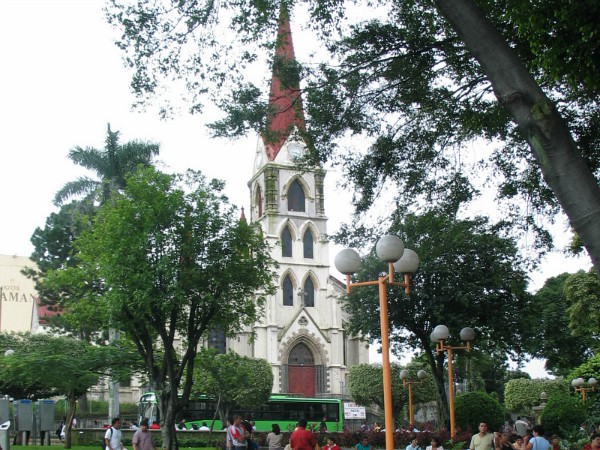 San Jose parkje voor de kerk