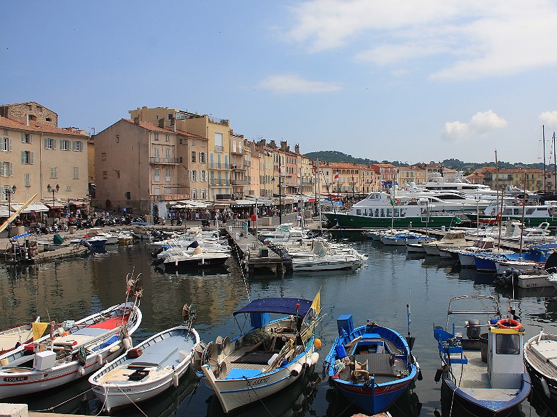 De schilderachtige haven van Saint-Tropez