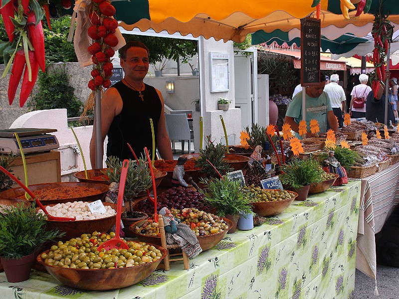 Lekkere lokale producten kopen op een gezellige streekmarkt