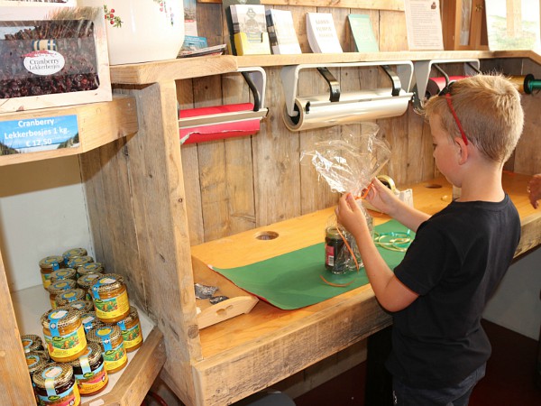 zelf je cadeautjes inpakken in de cranberrywinkel