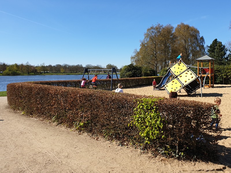 Eén van de speeltuinen in het Dampark